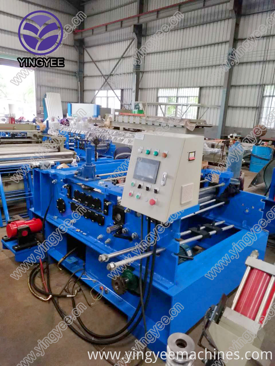 Straighten and cutting machine with slitting